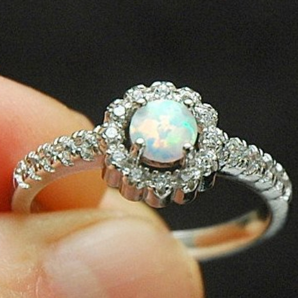 Round Sterling Silver Opal Ring ⭐️ - Picture 1 of 5